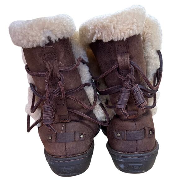 UGG Akadia Leather and Shearling Snow Boots Weatherproof Rubber Soles Size 8 - Picture 4 of 8
